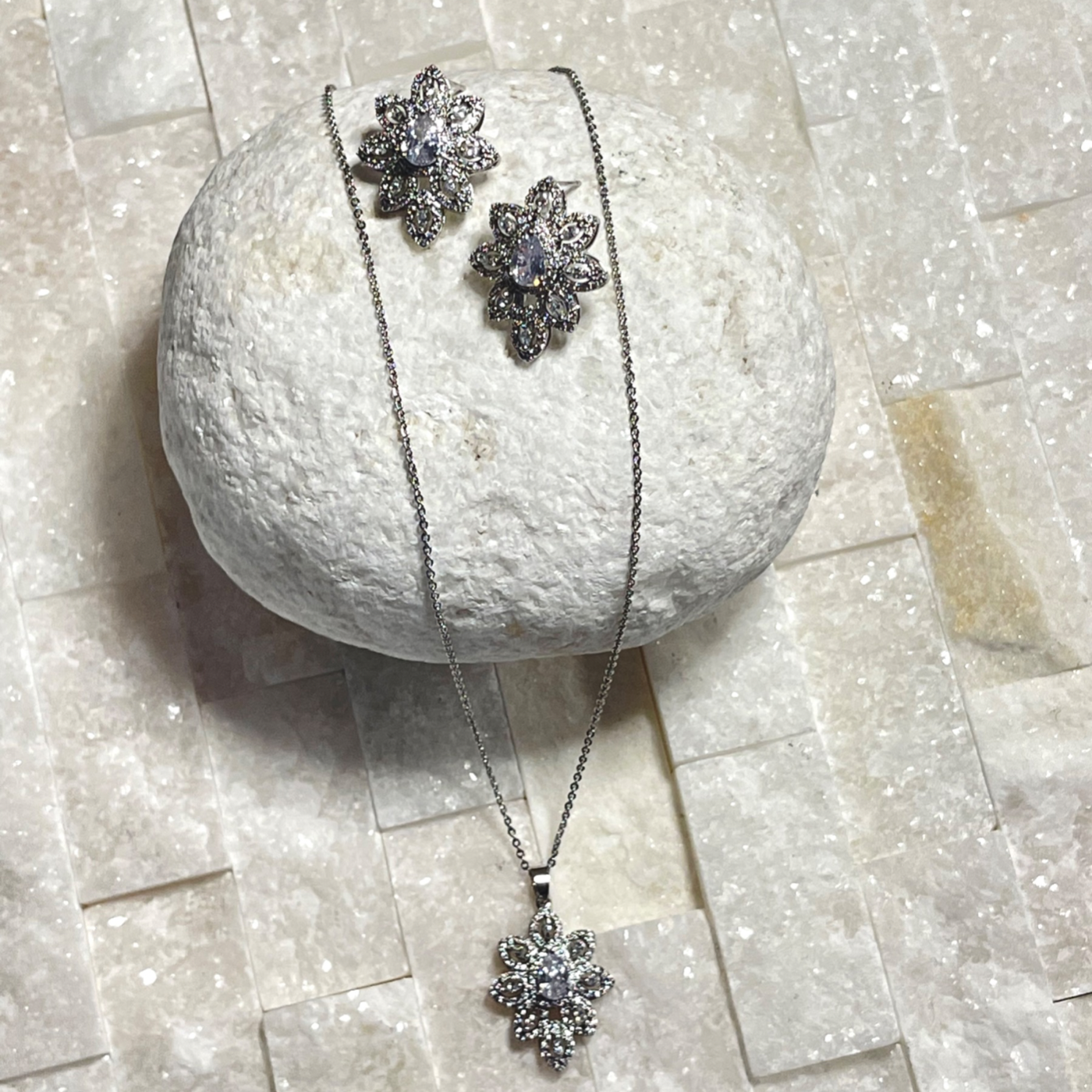 CRYSTAL NECKLACE 9